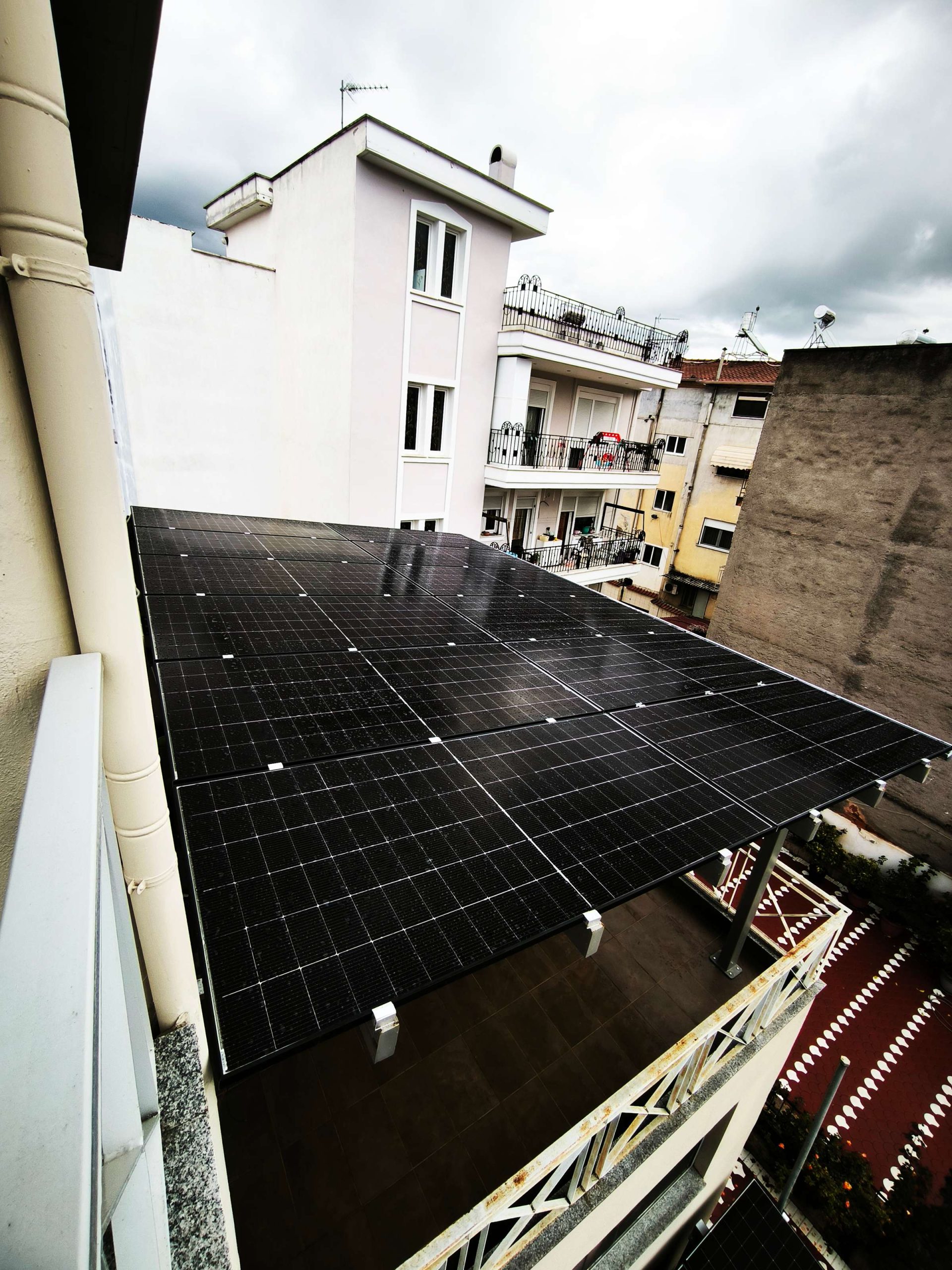 Πρότυπη εγκατάσταση φωτοβολταϊκών στο τεχνικό μας γραφείο